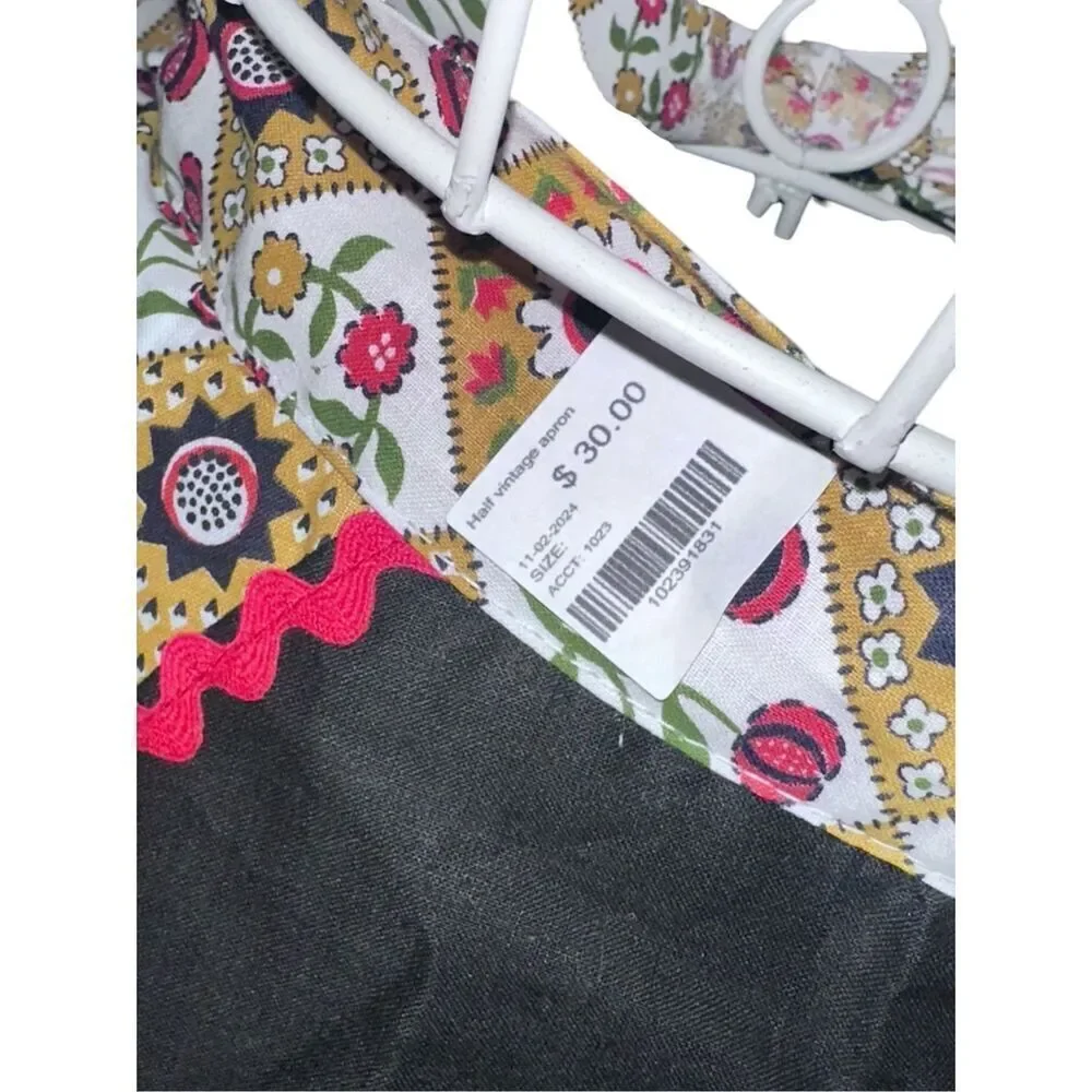 NEW WITH TAGS Womens Half VINTAGE Apron Handmade in an Alluring Retro Style Pock